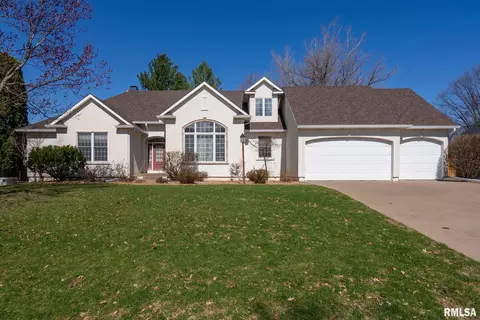 19 Velie Dr, Rock Island, IL 61201