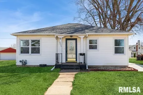 2377 Barker St, Clinton, IA 52732