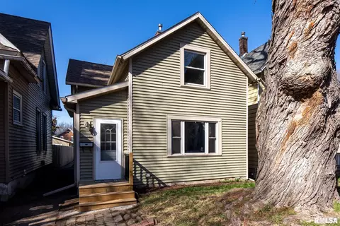 2018 W 1st St, Davenport, IA 52802