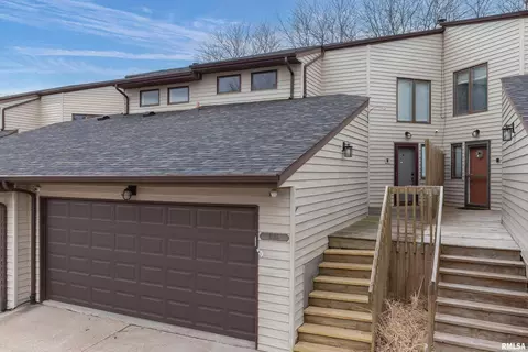 4056 Prairie Ln, Bettendorf, IA 52722