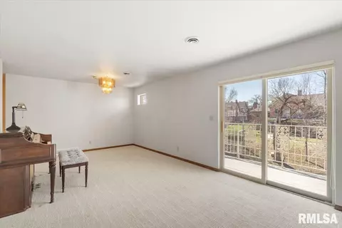 930 17th St, Moline, IL 61265 photo 2