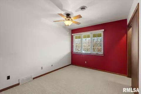 930 17th St, Moline, IL 61265 photo 28