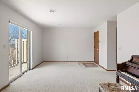 930 17th St, Moline, IL 61265 photo 4
