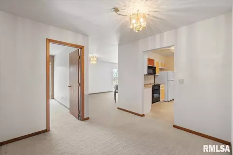 930 17th St, Moline, IL 61265 photo 8