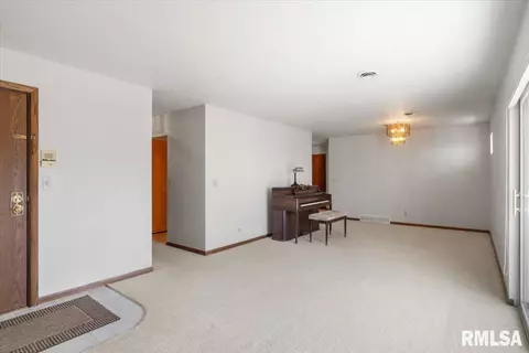 930 17th St, Moline, IL 61265 photo 3