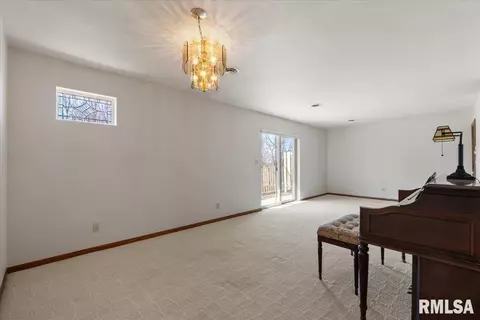 930 17th St, Moline, IL 61265 photo 5