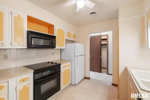 930 17th St, Moline, IL 61265 photo 10