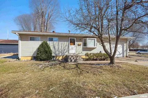 105 27th Ave, East Moline, IL 61244