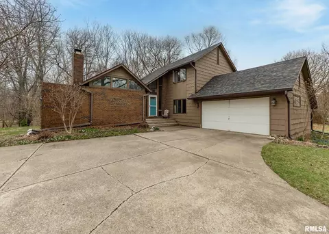 28 Deer Ct, Geneseo, IL 61254