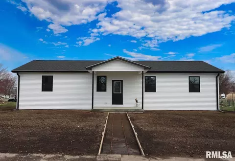 104 W Prairie St, Camp Point, IL 62320