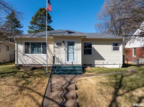 1004 W Rusholme St, Davenport, IA 52804
