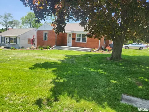 424 N 6th St, Monmouth, IL 61462