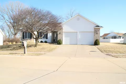1609 Spring Green Dr, Davenport, IA 52804