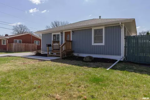1116 34th Avenue Ct, East Moline, IL 61244