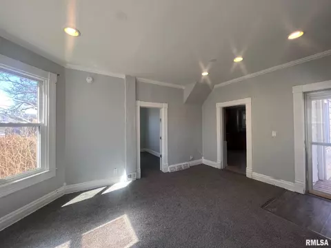1019 25th St, Moline, IL 61265 photo 2