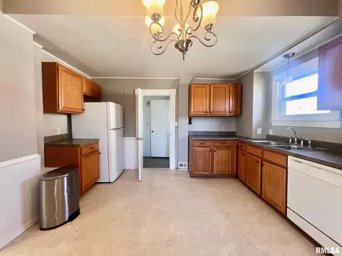 1019 25th St, Moline, IL 61265 photo 6