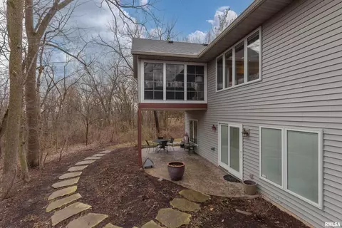 3409 Hunter Dr, Silvis, IL 61282 photo 2