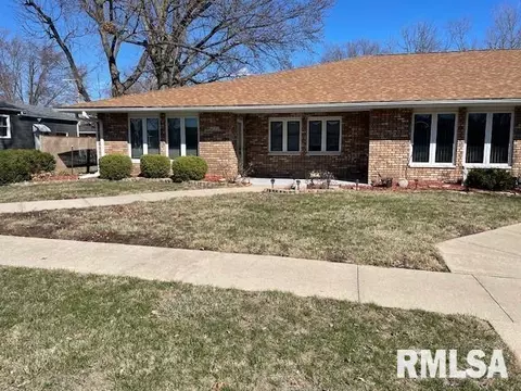 622 4th Ave, Dewitt, IA 52742