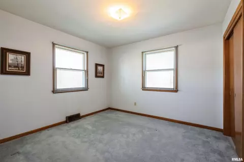 513 30th Ave N, Clinton, IA 52732 photo 11