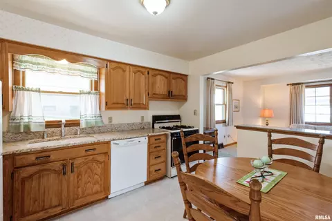 513 30th Ave N, Clinton, IA 52732 photo 8