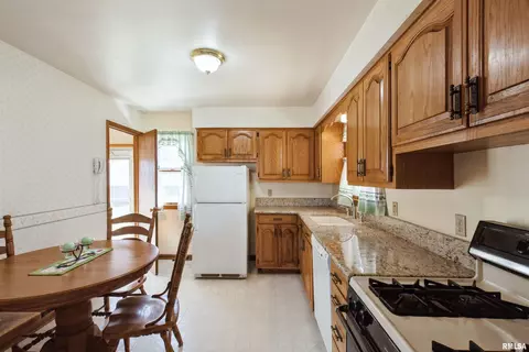 513 30th Ave N, Clinton, IA 52732 photo 7