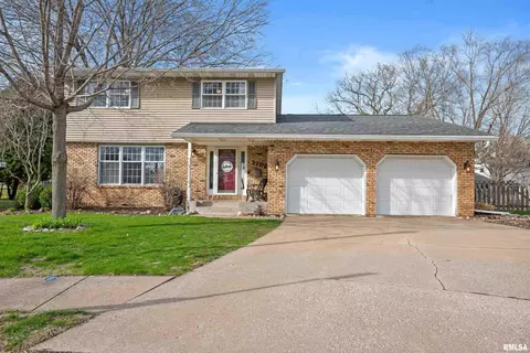 1702 54th Street Ct, Moline, IL 61265