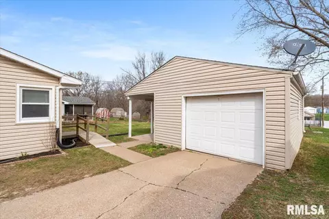 817 8th Ave, Silvis, IL 61282 photo 6