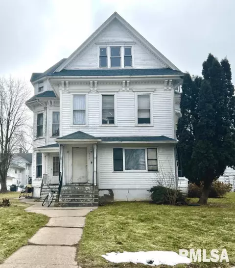437 5th Ave S, Clinton, IA 52732