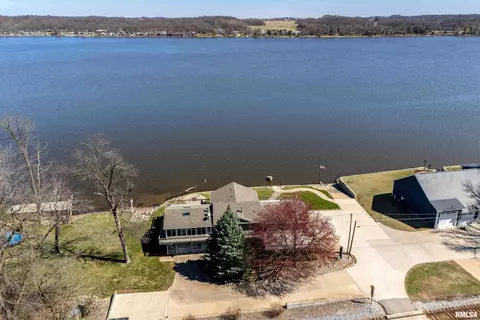 22965 Great River Rd, Le Claire, IA 52753
