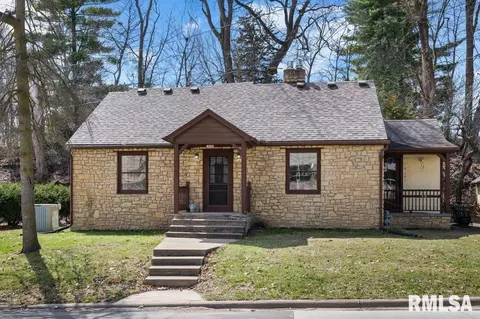 620 Thorwaldsen Pl, Clinton, IA 52732