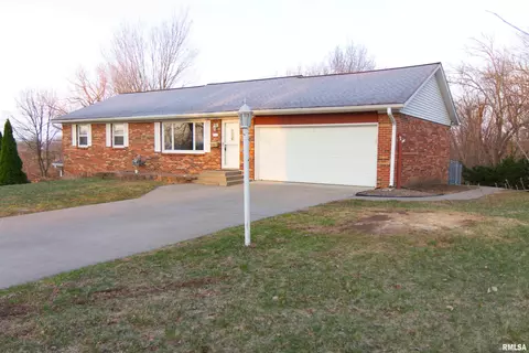 730 Schick Rd, Clinton, IA 52732
