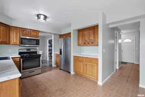 4 Sioux Ct, Eldridge, IA 52748 photo 13