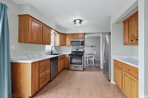 4 Sioux Ct, Eldridge, IA 52748 photo 12