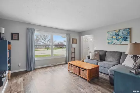 4 Sioux Ct, Eldridge, IA 52748 photo 5