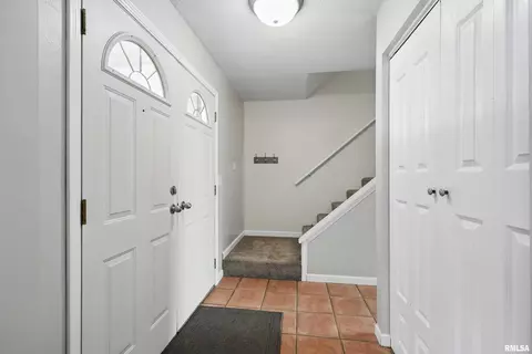 4 Sioux Ct, Eldridge, IA 52748 photo 3