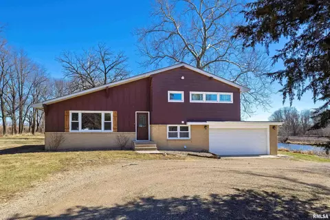 2465 260th Ave, Dewitt, IA 52742