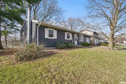 1451 E 33rd St, Davenport, IA 52807