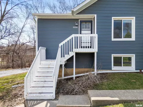 3320 N Willow Ct, Bettendorf, IA 52722