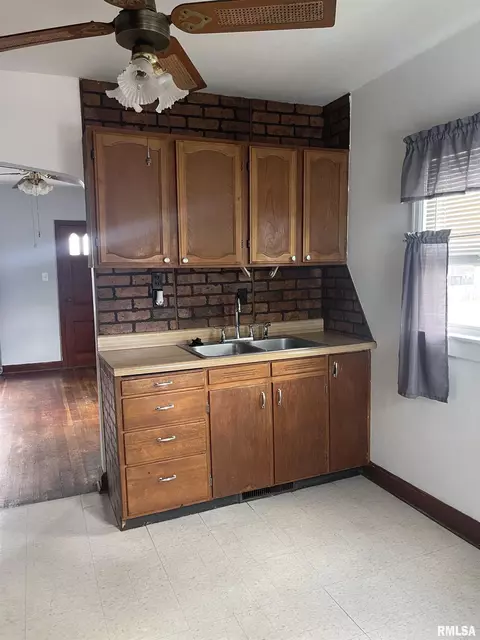 730 3rd St, Buffalo, IA 52728 photo 11