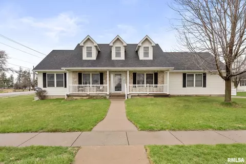 102 E Dolan Dr, Blue Grass, IA 52726