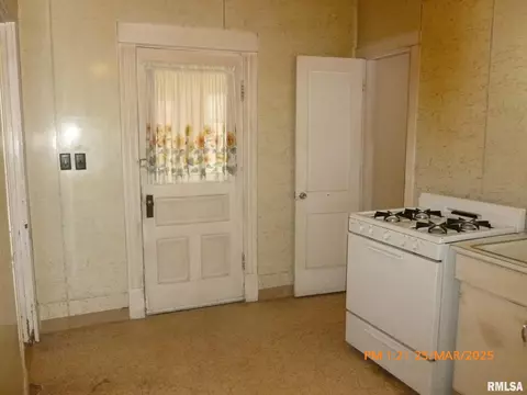 145 6th Ave, Moline, IL 61265 photo 12