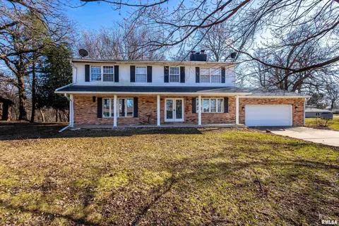 8 Timberlane Dr, Geneseo, IL 61254