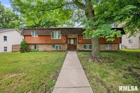 1407 Bridge Ave, Davenport, IA 52803