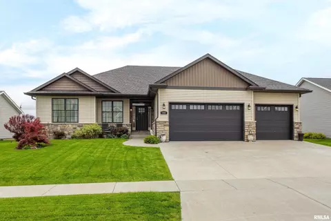 720 Deer Woods Dr, Davenport, IA 52802
