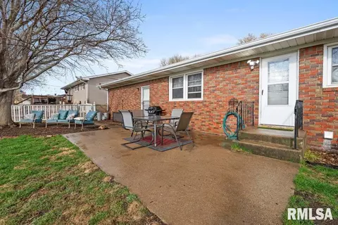 Exterior - 209 1st Ave, Dewitt, IA 52742 photo 1 of 5