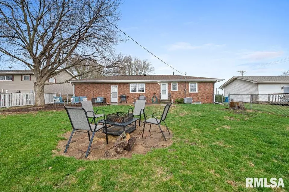 Exterior - 209 1st Ave, Dewitt, IA 52742 photo 5 of 5