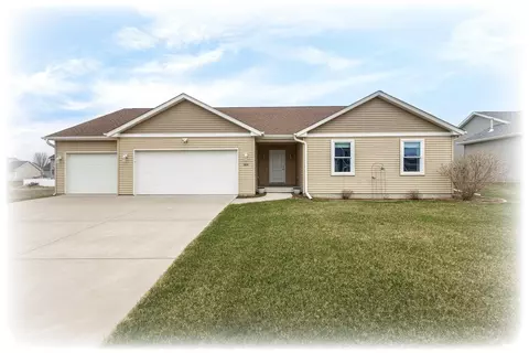 306 W Torrey Pines Dr, Eldridge, IA 52748