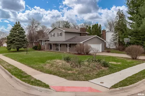 1513 S 7th Ave, Clinton, IA 52732