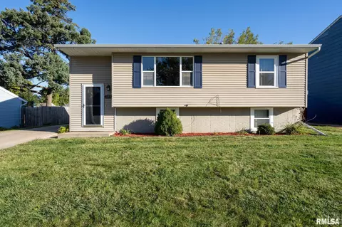 2824 W 66th St, Davenport, IA 52806