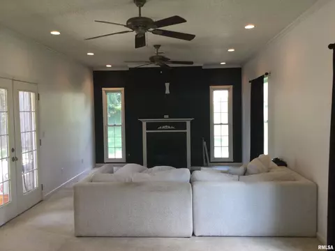 109 Evergreen Dr, Anna, IL 62906 photo 2